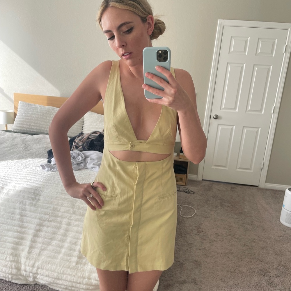 L'Academie Light Yellow Backless Dress nwot